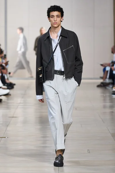 Look 7